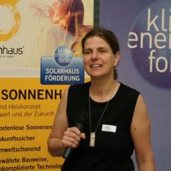 © oekonews W.J.Pucher / Claudia Dankl bei der Sonnenhaustagung