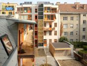 Das Pilotprojekt Geblergasse nach der Wiederherstellung des Innenhofs, unter dem sich Geothermiebohrungen befinden. © Lisi Zeininger