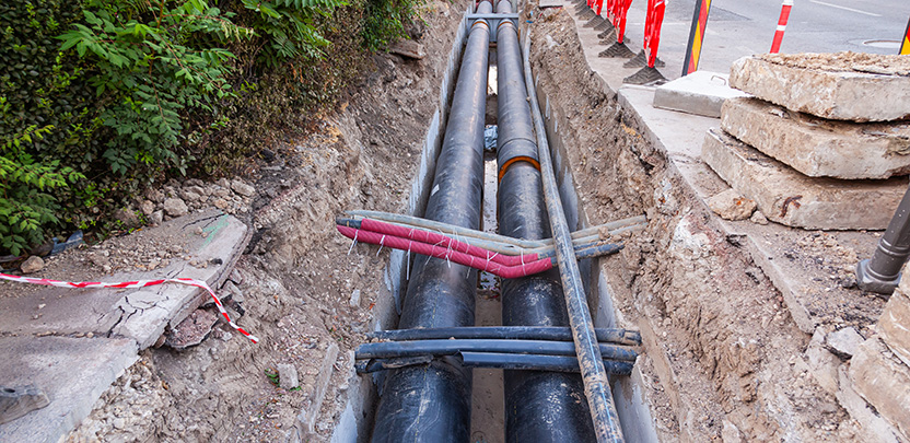 Verlegte Wasserrohre in der Erde